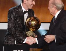 世俱杯赛程-梅西成为首位拿到7座金球奖的球员