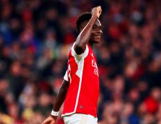 世俱杯直播-阿森纳主场遭遇逆转，枪手错失反超机会