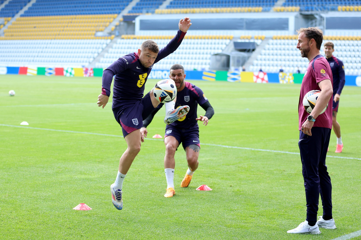 世俱杯决赛-包含欧洲国家杯引燃球迷热情,足球盛宴即将开启的词条