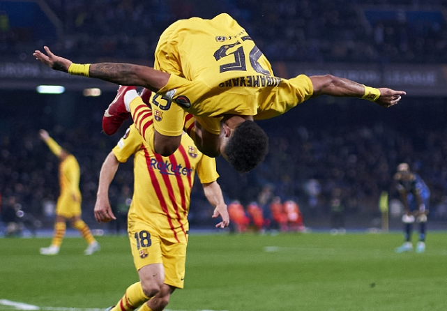 世俱杯决赛-那不勒斯翻盘摩洛哥，阿尔巴打破历史纪录的简单介绍