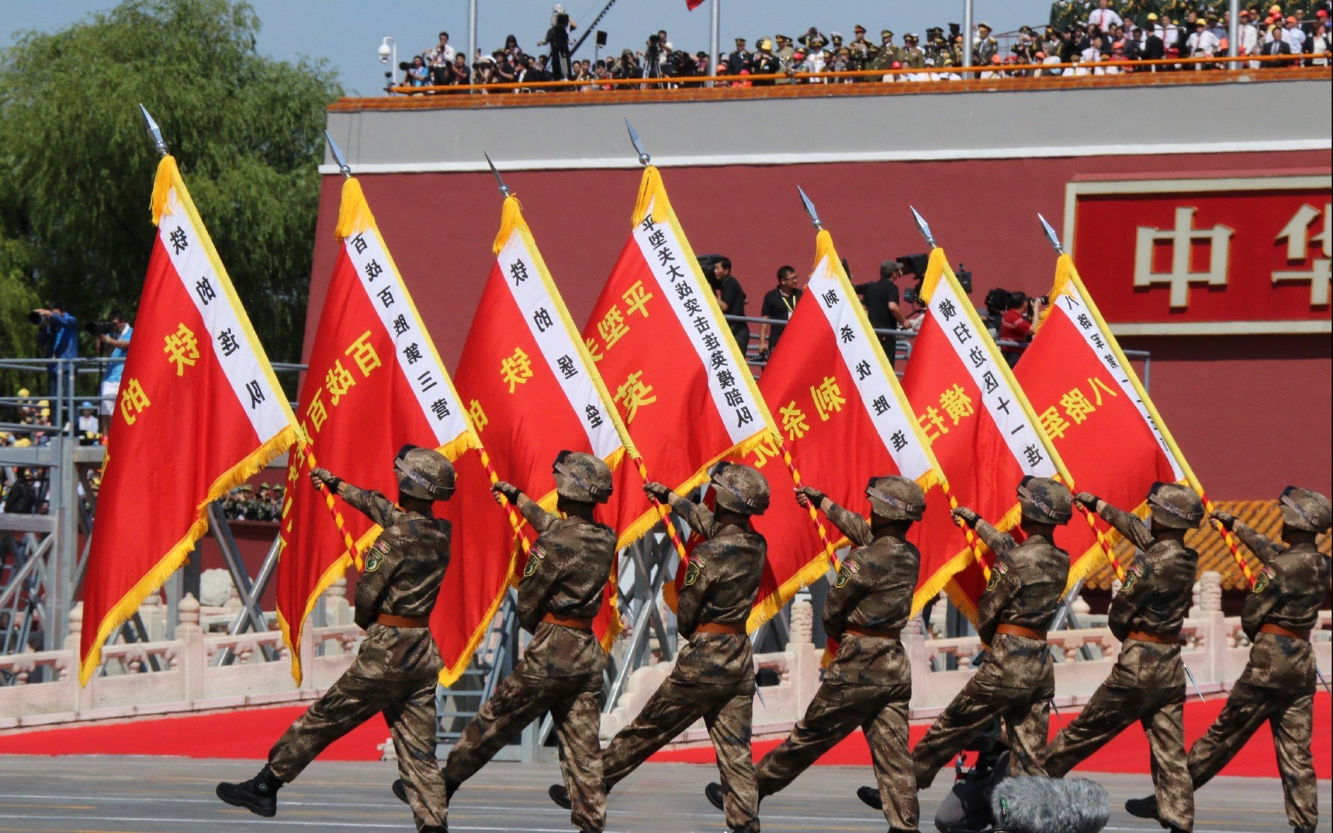 世俱杯参赛资格-教科书般的奥斯梅恩与厄瓜多尔的压制哲学,现代足球的双重启示